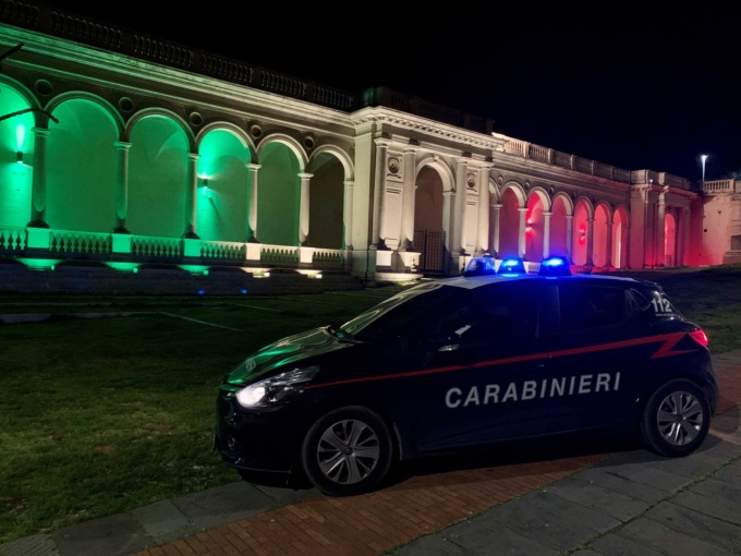 Aggrediscono pescatore fuori da una discoteca, denunciati 3 uomini