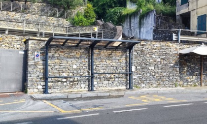 Terminato a Zoagli l'allestimento della pensilina della fermata autobus lungo l'Aurelia