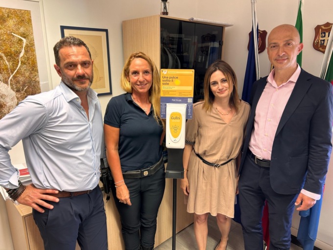 Prevenzione del melanoma, donazione dell’associazione La Pulce nell’Orecchio