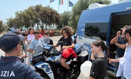 Santa, oltre 500 studenti alla 8ª edizione di “Vai Tranquillo – Sicurezza & Fiducia” con la Polizia di Stato
