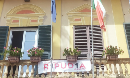 Santa ha aderito a r1pud1a di Emergency