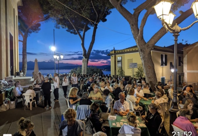 “Burraco sotto le Stelle” incanta San Rocco di Camogli: successo e solidarietà