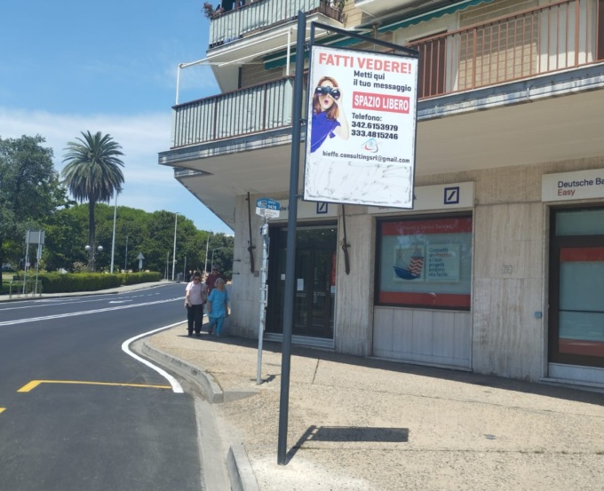 Fermata del bus in piazza Sant’Antonio a Sestri Levante: l’USB ne denuncia la inacessibilità