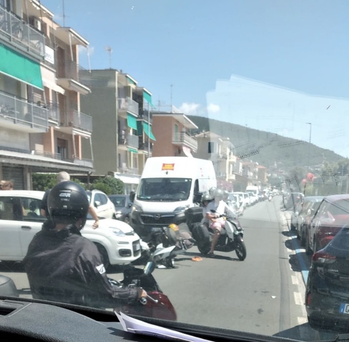 Incidente sull’Aurelia, traffico bloccato a Cavi