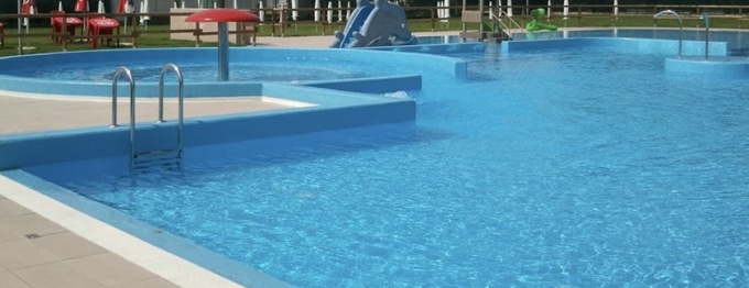 Bimbo ligure di 7 anni rischia di annegare in piscina a Gallipoli: condizioni gravissime