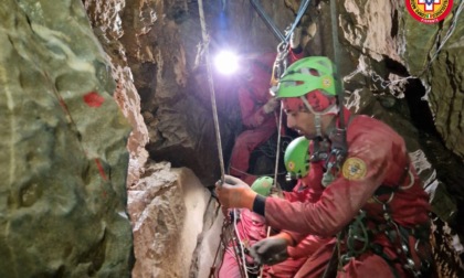 Speleologo ferito a 40 metri di profondità: tra i soccorritori anche 14 partiti dalla Liguria