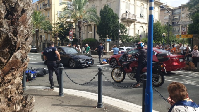 Chiavari, scontro tra auto e moto all’incrocio tra corso Montevideo e viale Tappani