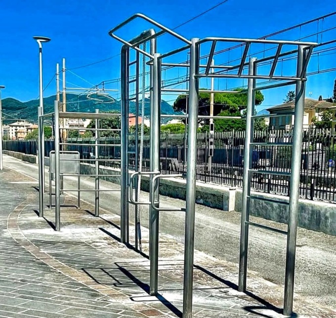 Nuovi attrezzi ginnici in acciaio inox a Lavagna