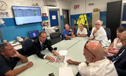 L'assessore regionale alla Sanità Massimo Nicolò in visita alla centrale 118 di Lavagna