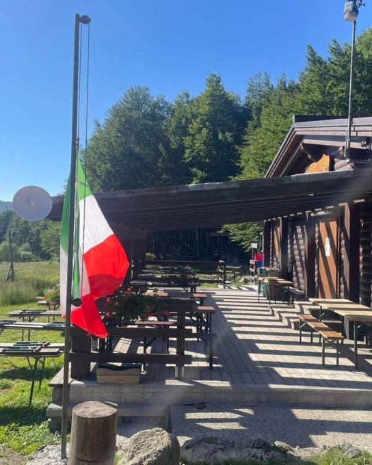 Risse e vandalismi, il rifugio del Prato della cipolla chiude la vigilia della festa di Guadalupe