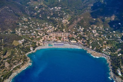 Rischia di annegare, anziana rianimata in spiaggia a Bonassola