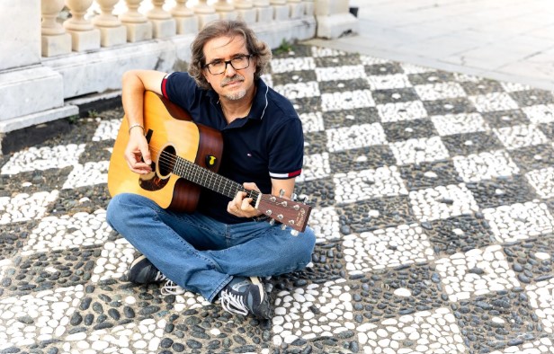 Il ritorno di Roberto Frugone con “Primavera d’ottobre”