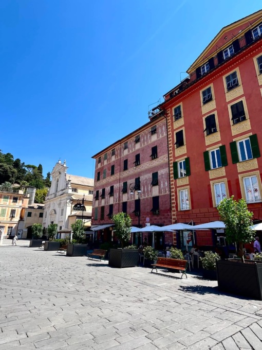 Piazza Matteotti a Chiavari, al via i lavori di installazione dei nuovi arredi
