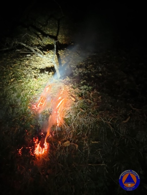 Gli aggiornamenti sugli incendi divampati nell’entroterra