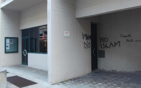 Sestri Levante, scritte contro l’Islam nella frazione di Riva
