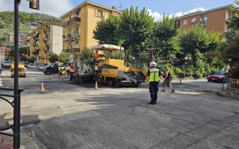 Nuovo asfalto in piazza Gastaldi e in via Speroni a Recco
