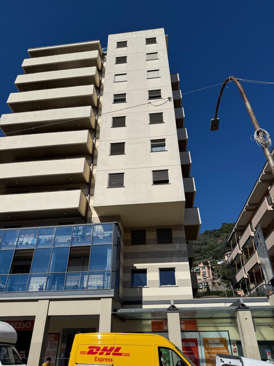 Recco, serramenti motorizzati per vincere la paura del buio nell’appartamento di via XXV Aprile