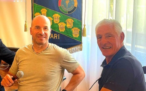 L’emozionante incontro tra Vittorio Podestà e Francesco Moser a Chiavari