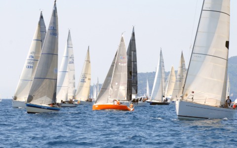 Chiavari, il Trofeo Elvio Botto dà inizio al Campionato Vela d’Autunno 2025