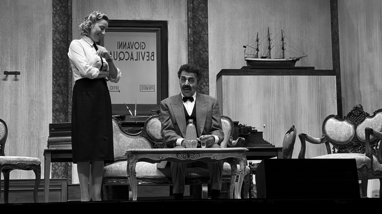 Tullio Solenghi al pubblico del Teatro Sociale: «Aiutate gli ospedali di Gaza, con la compagnia lo abbiamo fatto»