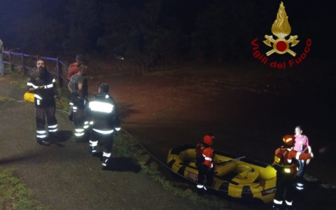 Auto finisce nel fiume Lavagna a Calvari