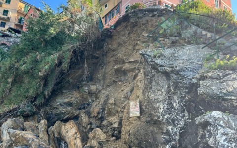 Crollo del belvedere, chiusa una porzione di via Marinai d’Italia a Sori