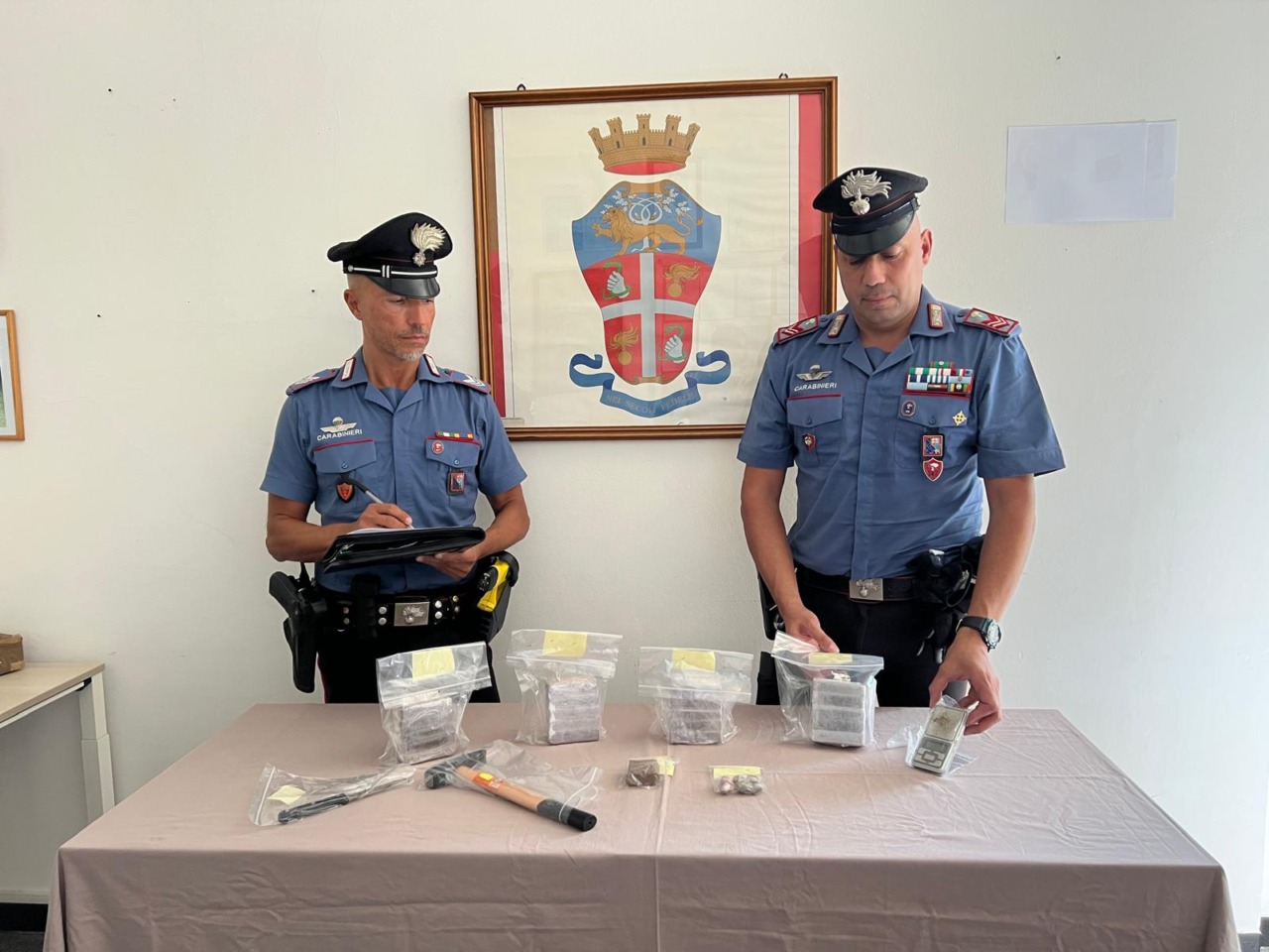Sestri Levante, sequestrati oltre due chili di hashish: denunciato un 20enne