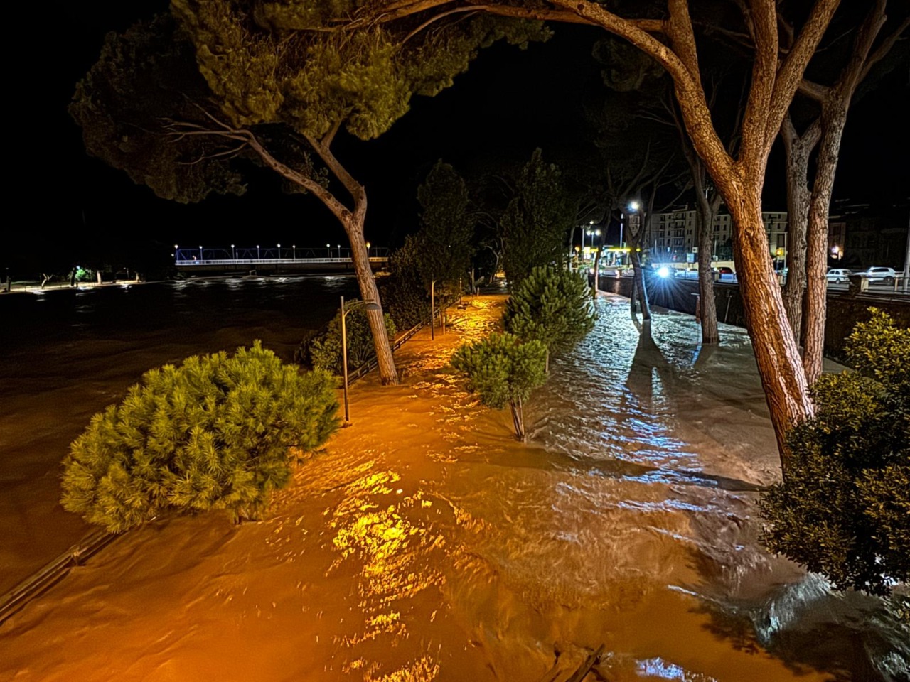 Chiavari, esonda l’Entella