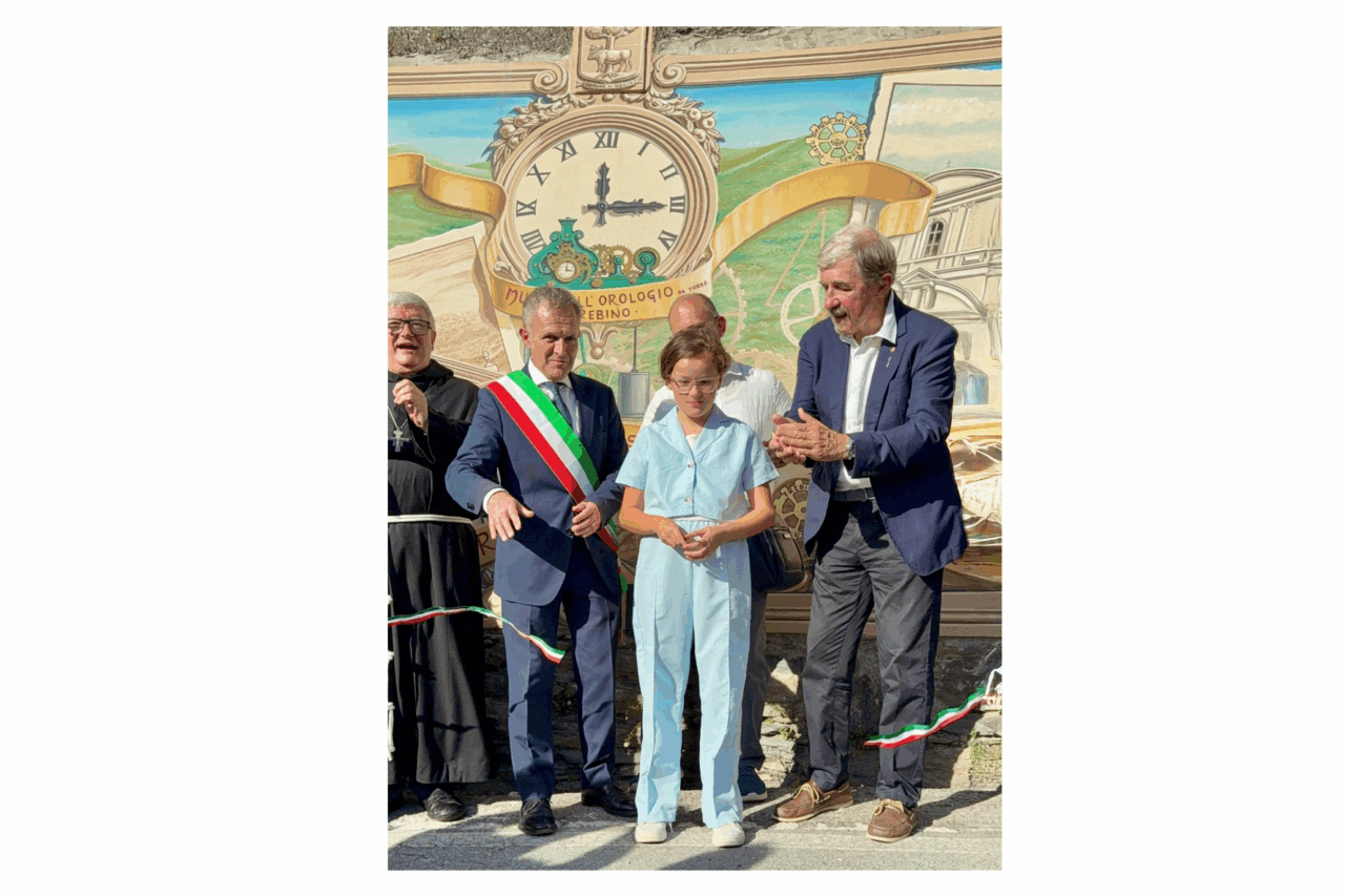 Il presidente Bucci all’inaugurazione del murales degli orologi di Uscio