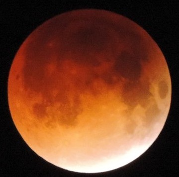 Eclissi di Luna e osservazione di Saturno, appuntamento a Chiavari