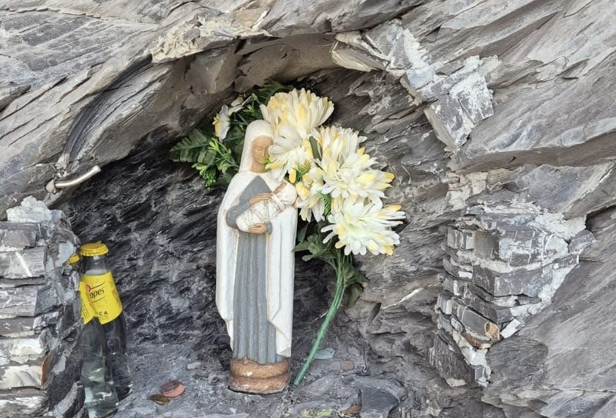 Zoagli, vandalizzata ancora la Madonnina sulla passeggiata di Levante