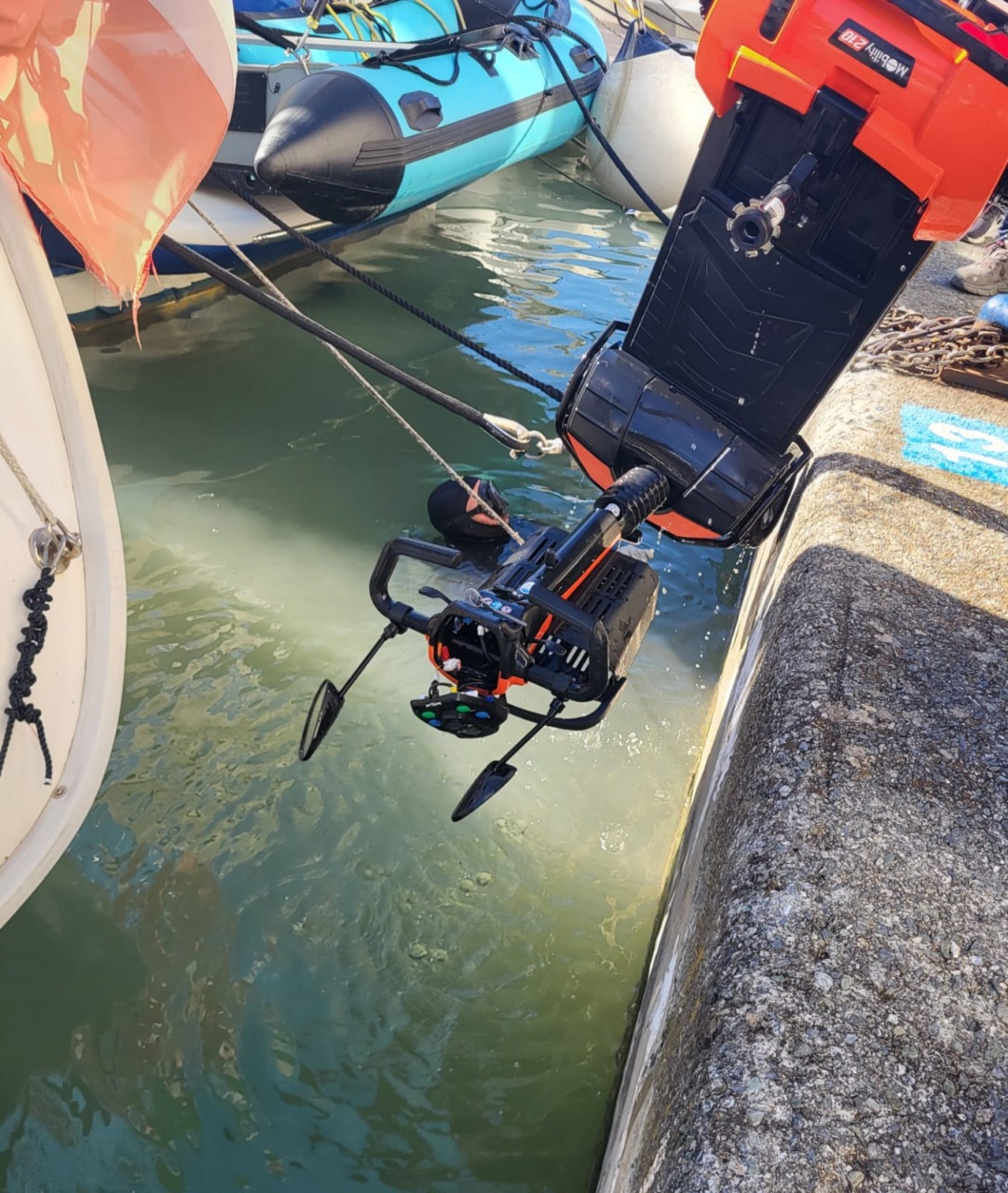 Lavagna, anziana cade in mare con la carrozzella: salvata dalla Capitaneria di Porto