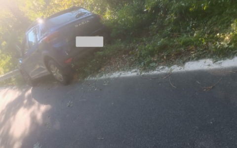 Auto contro guardarail, incidente a Brizzolara