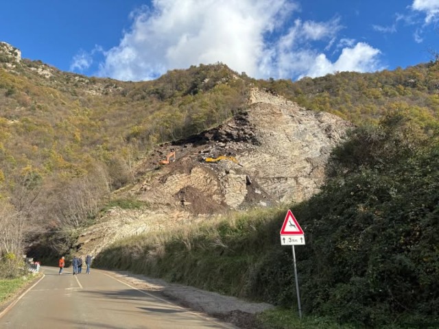 Valgraveglia, riapre la SP26: traffico regolato da semaforo mentre proseguono gli interventi