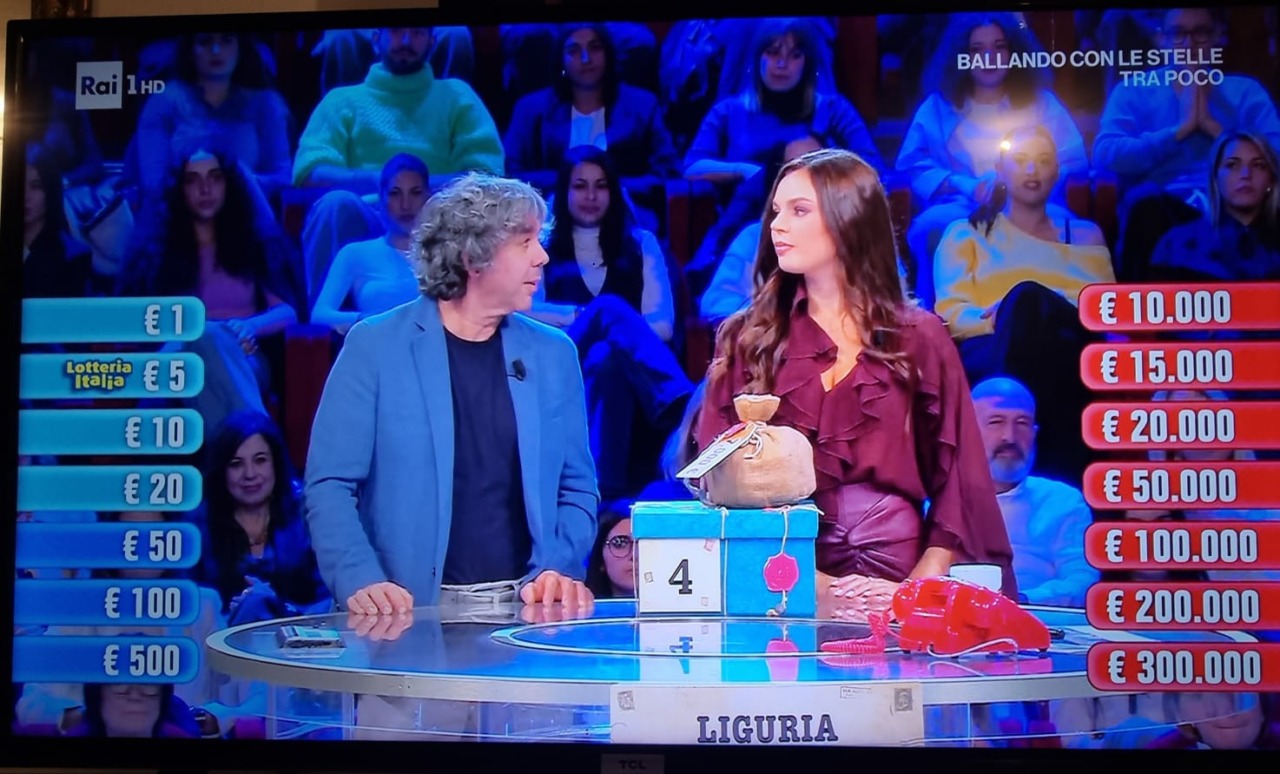 Da Cavi ad Affari Tuoi: Asia Spina vince 7000 euro