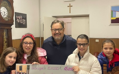 Varese Ligure: quattro giovanissime cittadine donano 450 euro al Comune