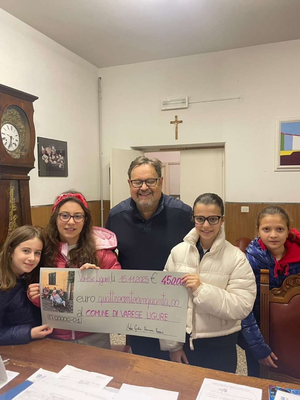 Varese Ligure: quattro giovanissime cittadine donano 450 euro al Comune