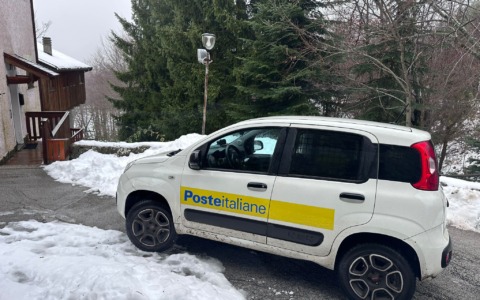 Poste, a Santo Stefano d’Aveto consegne sotto la prima neve