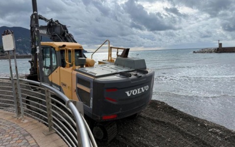 Recco, in corso i lavori di dragaggio alla foce del torrente