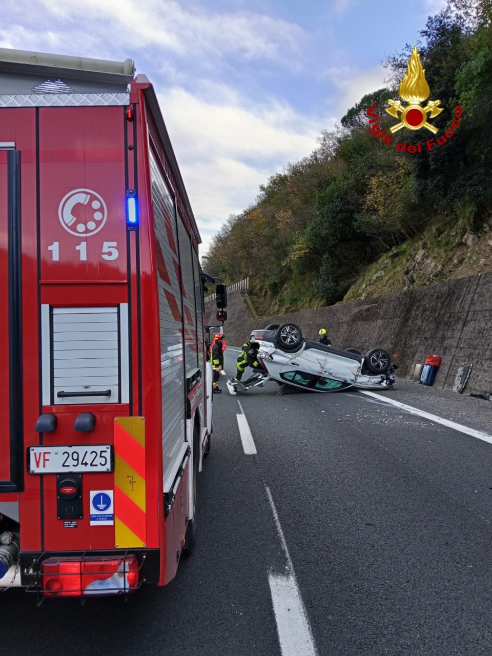 Auto si ribalta sulla A12 tra Rapallo e Chiavari