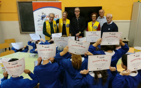 Sestri Levante, i Lions portano la “Missione Agenti Pulenti” alla primaria Bertollo
