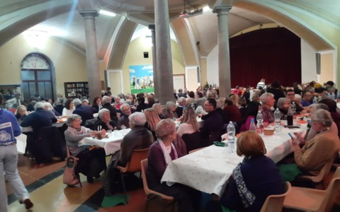 Cucinare insieme per sostenere la parrocchia, per aiutare gli altri, per costruire il domani.