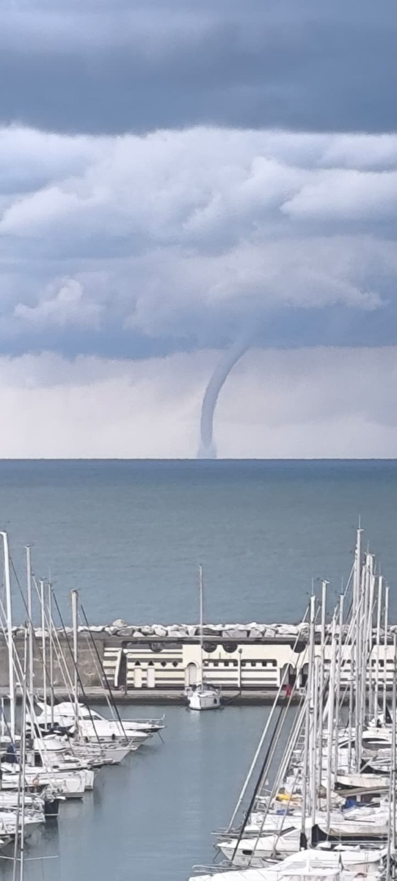 Trombe marine davanti al Tigullio: le immagini