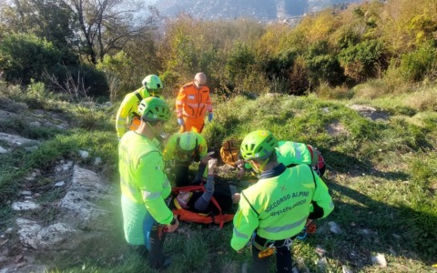 Escursionista 74enne ferita sul sentiero tra Caravaggio ed Esoli: interviene l’elisoccorso