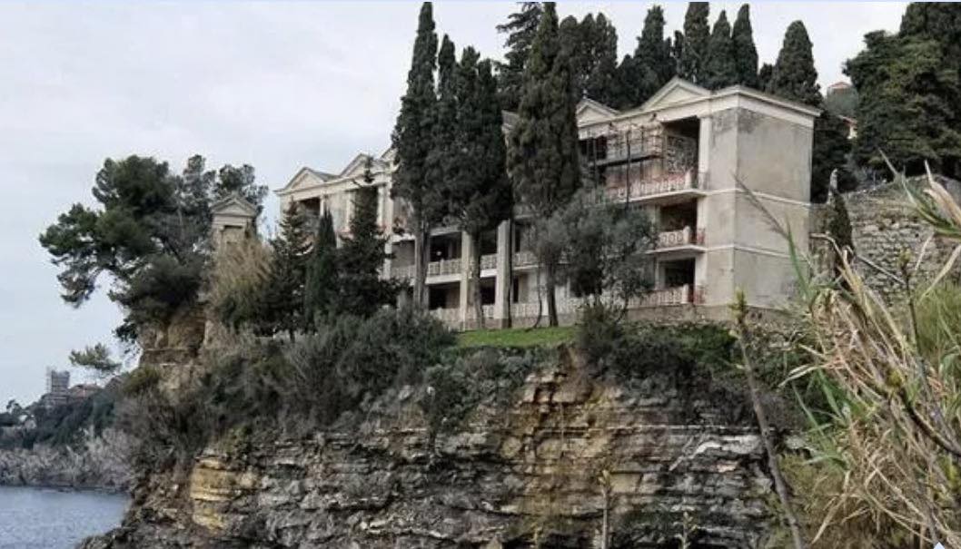 Parete rocciosa del cimitero, oltre 100mila euro per uno studio geologico a Sori