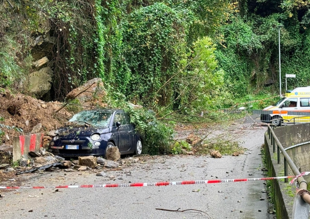 Frana in via Betti a Rapallo, 400 residenti parzialmente isolati