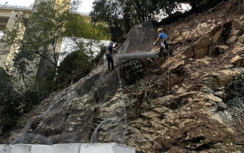 Via Betti a Rapallo riaperta a senso unico alternato
