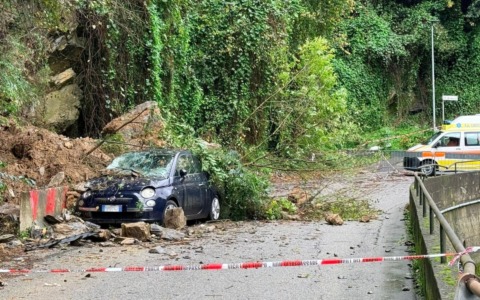 Frana in via Betti a Rapallo, 400 residenti parzialmente isolati