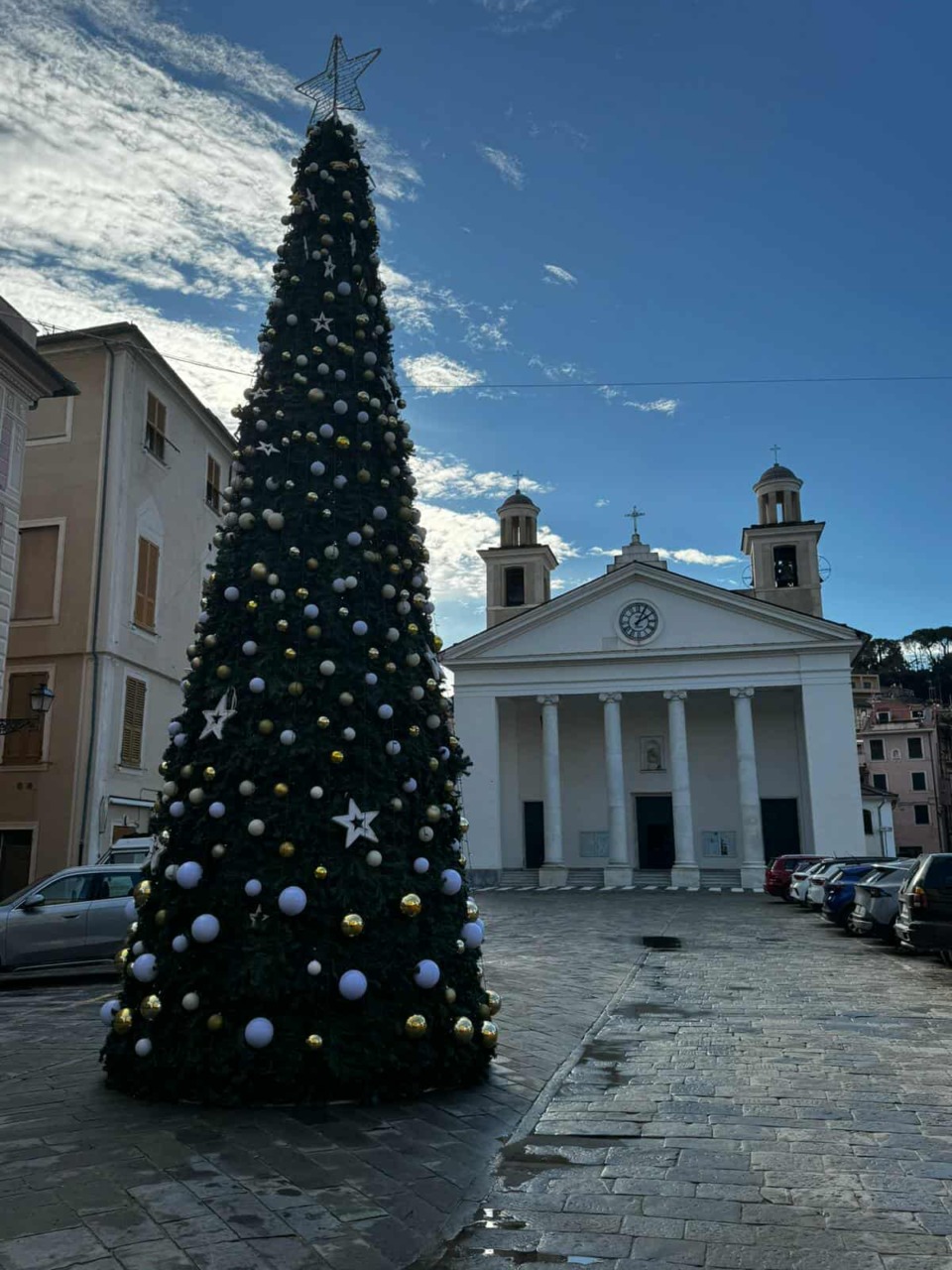 Sestri Levante accende l’albero di Natale nel giorno di San Nicolò