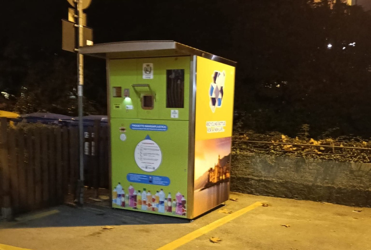 Camogli, installata una nuova mangiaplastica in via Garibaldi